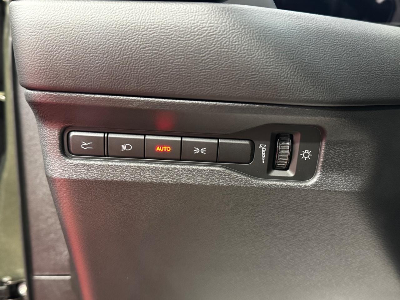 Dodge Charger Vehicle Full-screen Gallery Image 22
