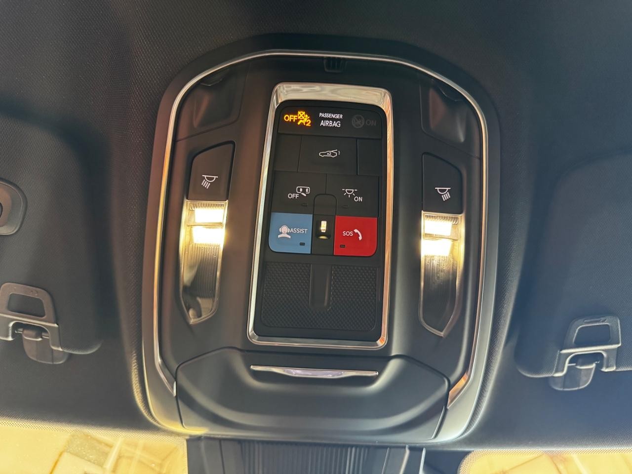 Dodge Charger Vehicle Full-screen Gallery Image 31