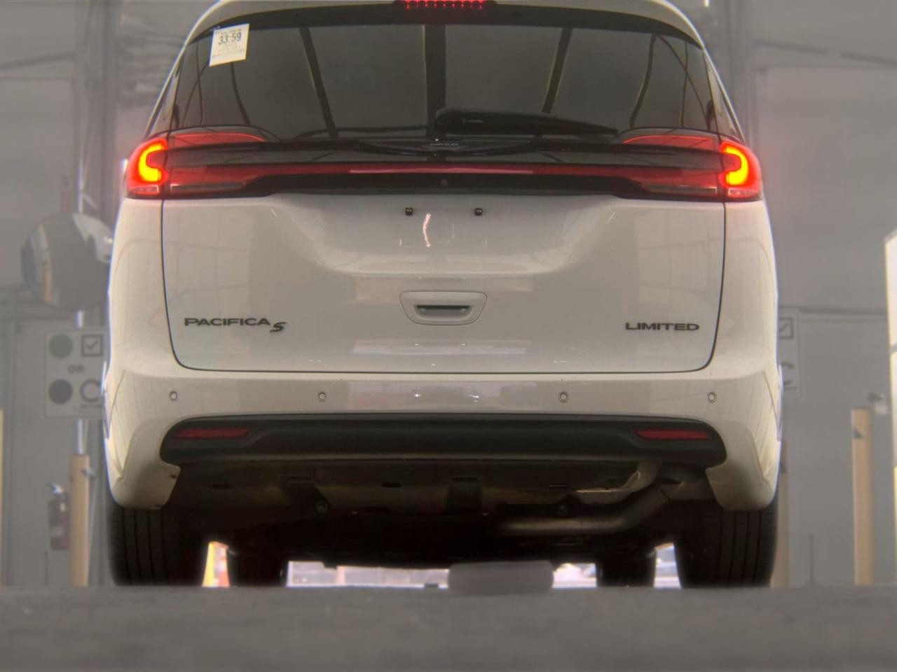 Chrysler Pacifica Vehicle Full-screen Gallery Image 06