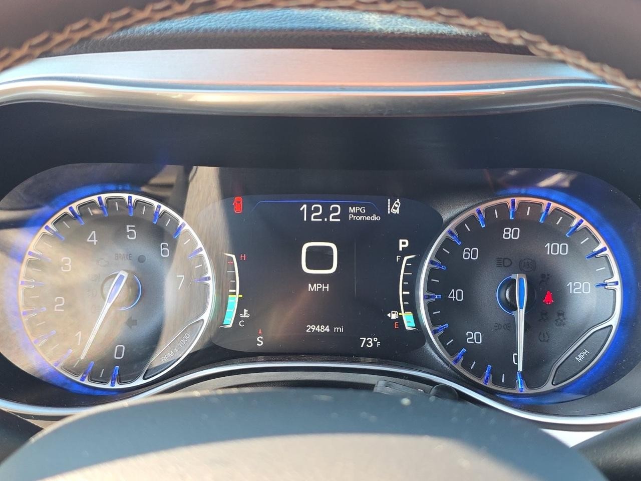 Chrysler Pacifica Vehicle Full-screen Gallery Image 16