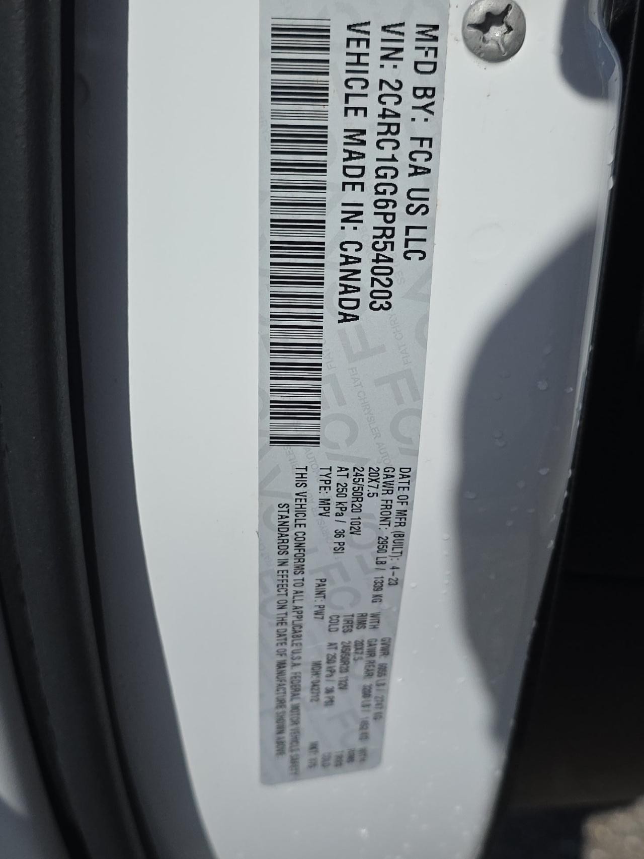 Chrysler Pacifica Vehicle Full-screen Gallery Image 17