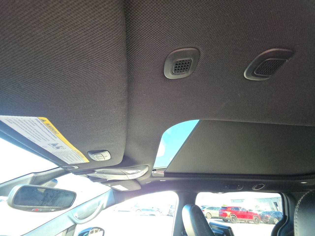 Chrysler Pacifica Vehicle Full-screen Gallery Image 19