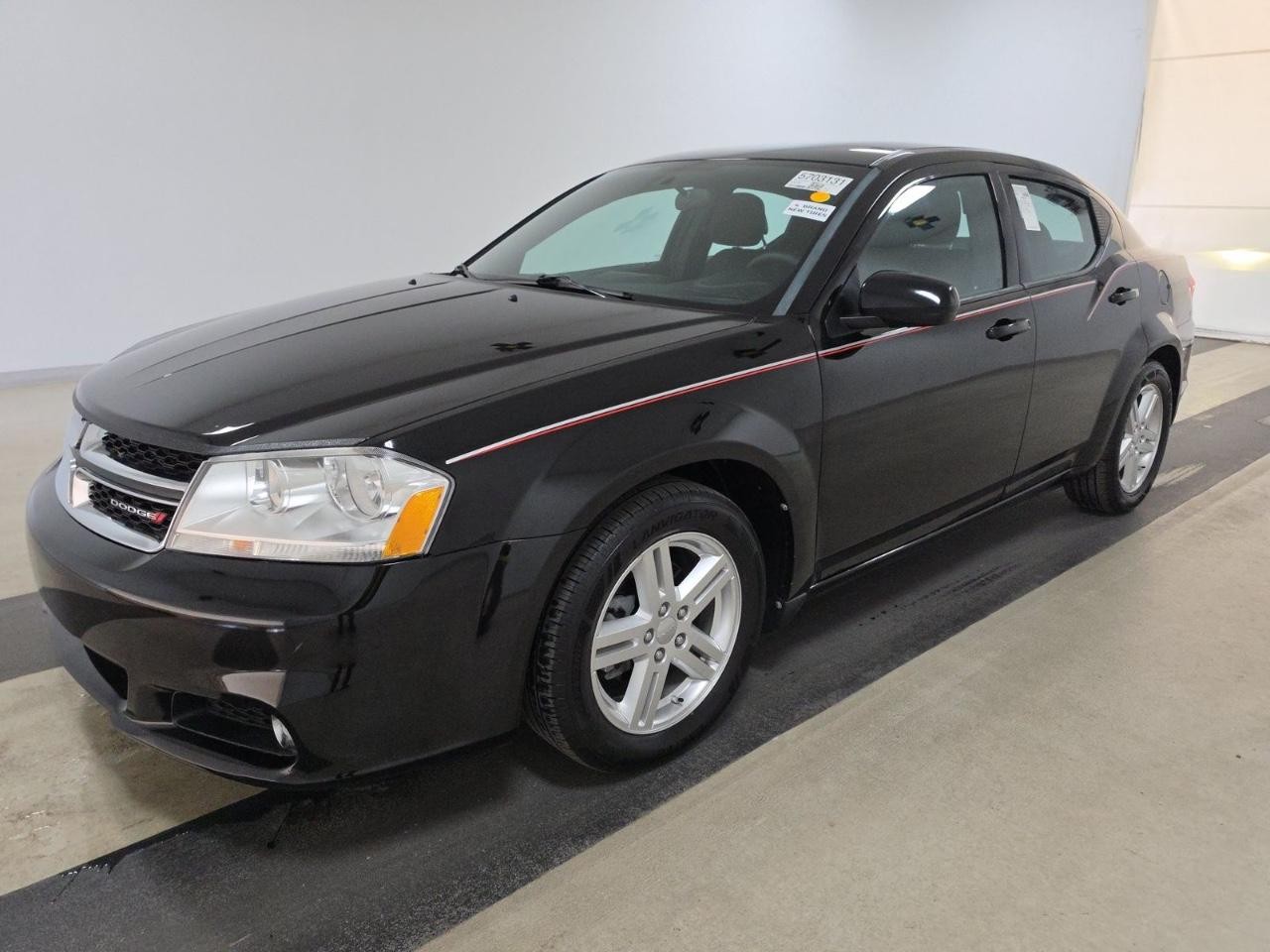 Dodge Avenger Vehicle Full-screen Gallery Image 03