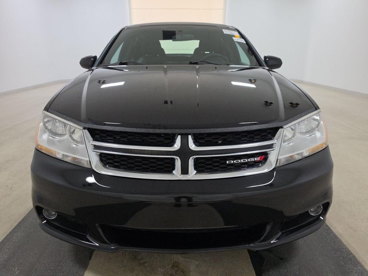 Dodge Avenger Vehicle Full-screen Gallery Image 04