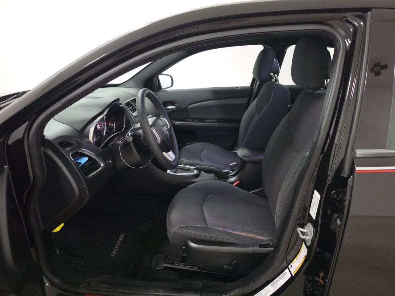Dodge Avenger Vehicle Full-screen Gallery Image 05