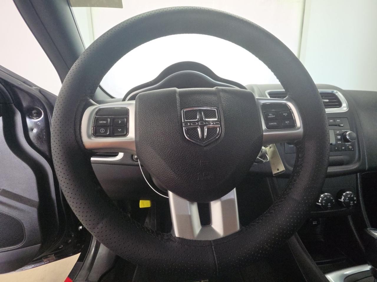 Dodge Avenger Vehicle Full-screen Gallery Image 08