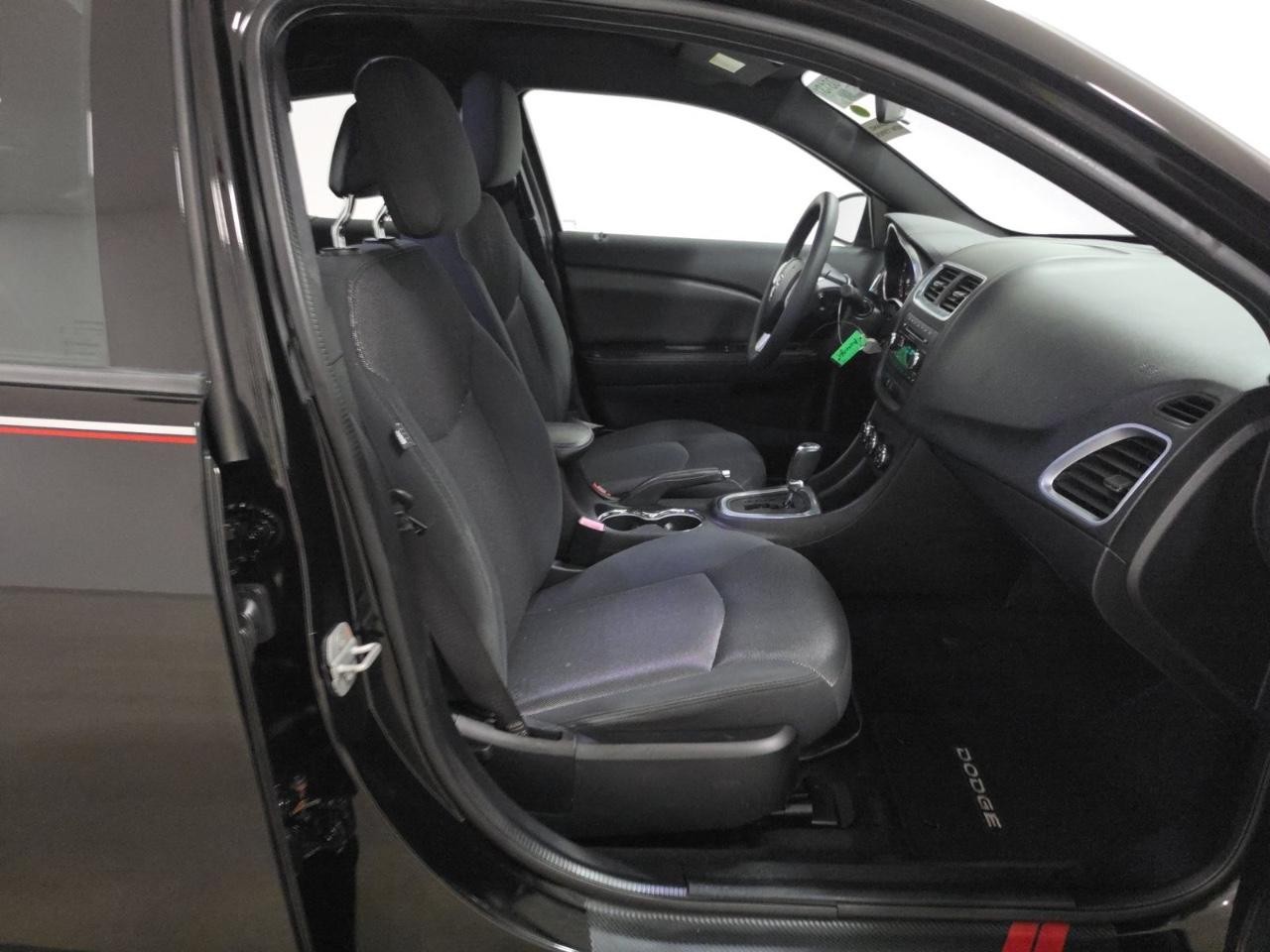 Dodge Avenger Vehicle Full-screen Gallery Image 10