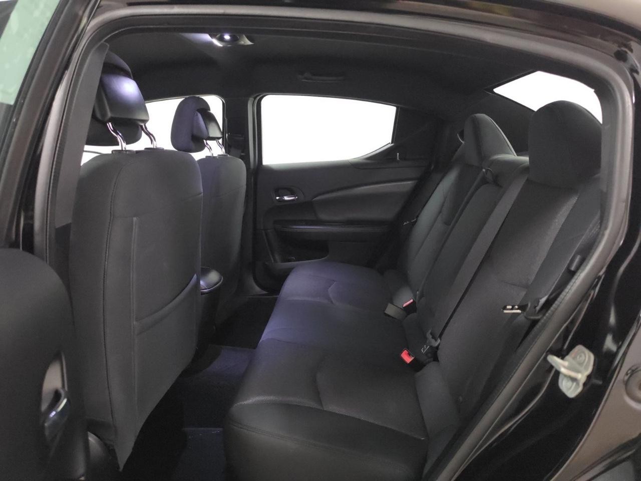 Dodge Avenger Vehicle Full-screen Gallery Image 11