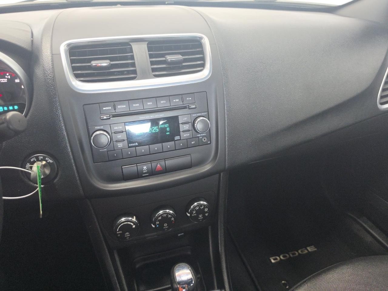 Dodge Avenger Vehicle Full-screen Gallery Image 13