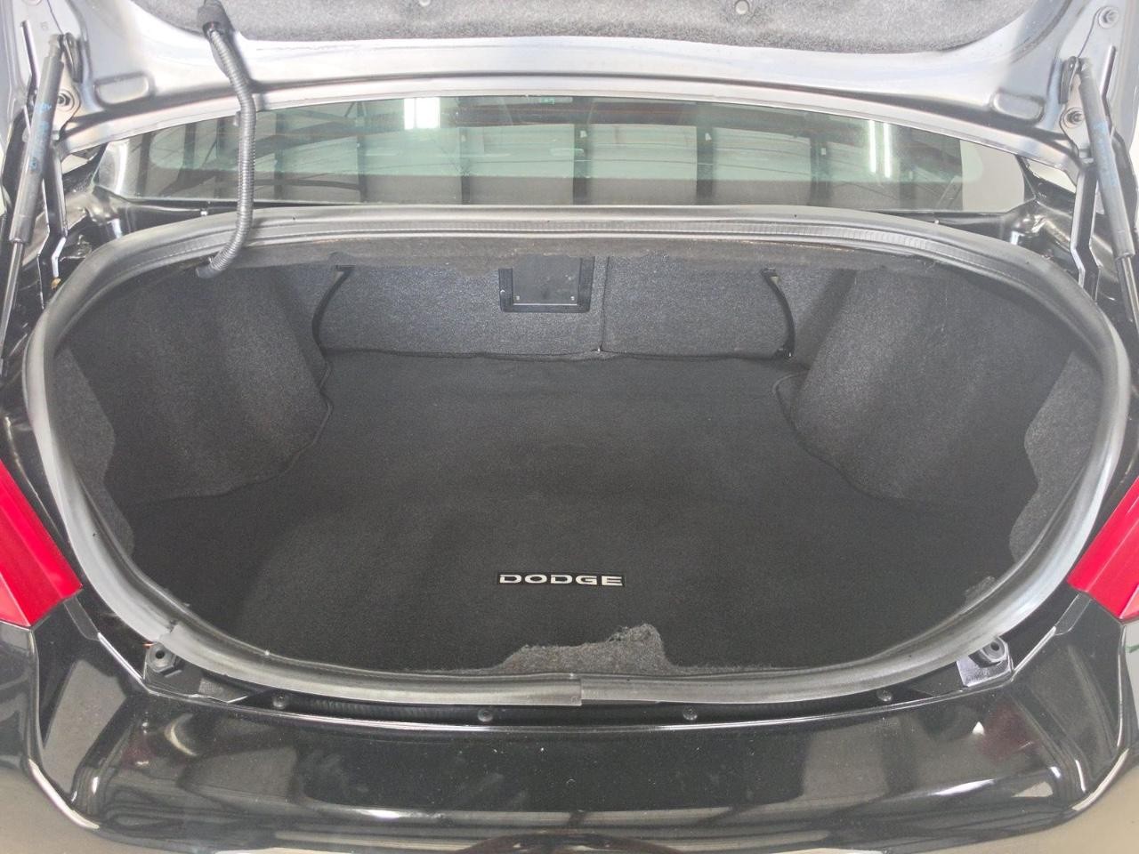 Dodge Avenger Vehicle Full-screen Gallery Image 15