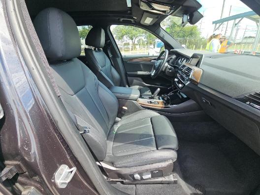 BMW X3 Vehicle Full-screen Gallery Image 08
