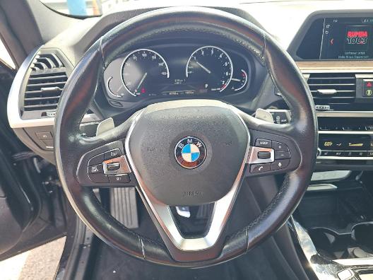 BMW X3 Vehicle Full-screen Gallery Image 09