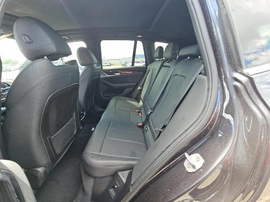 BMW X3 Vehicle Full-screen Gallery Image 10