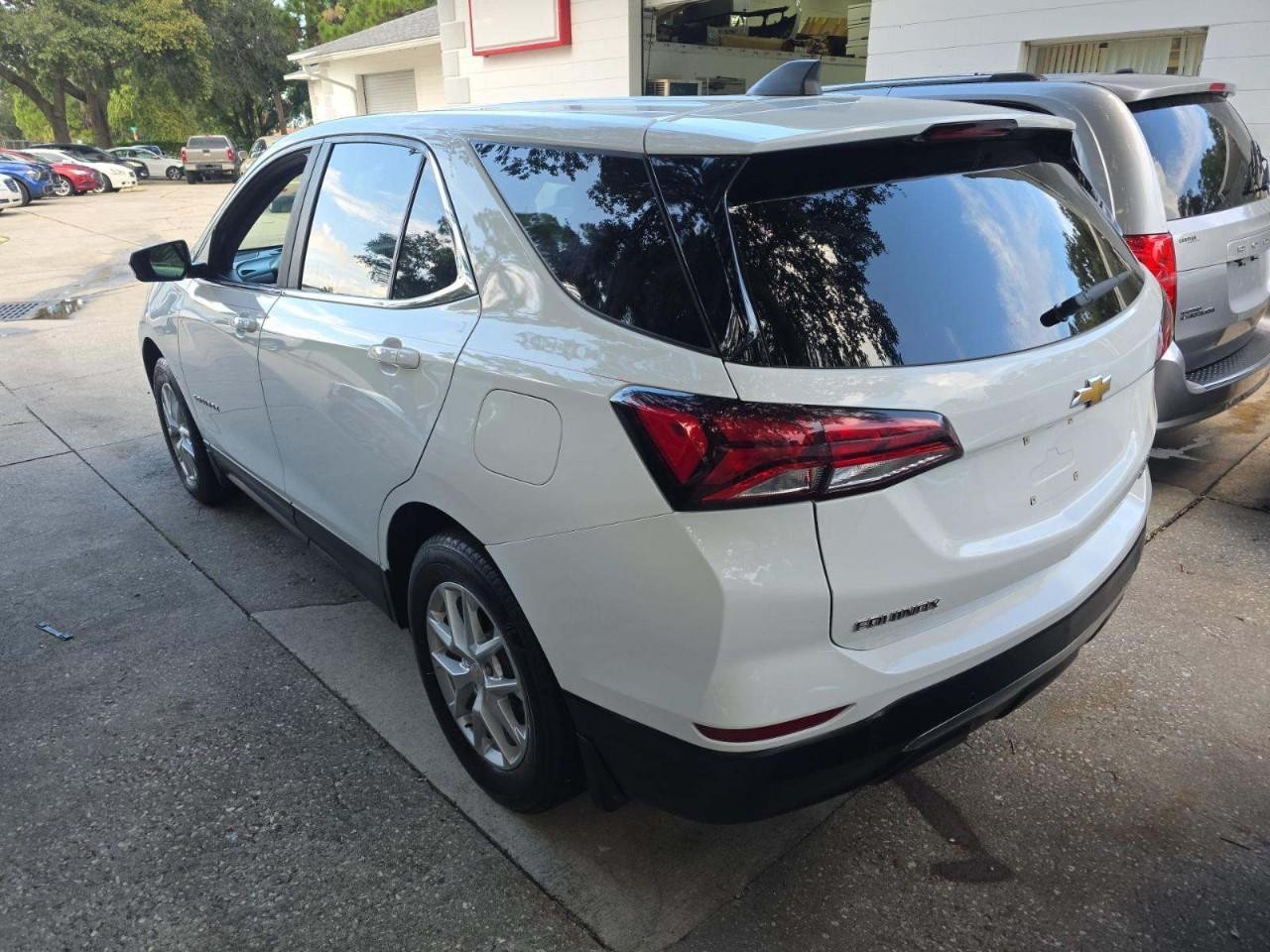 Chevrolet Equinox Vehicle Full-screen Gallery Image 03