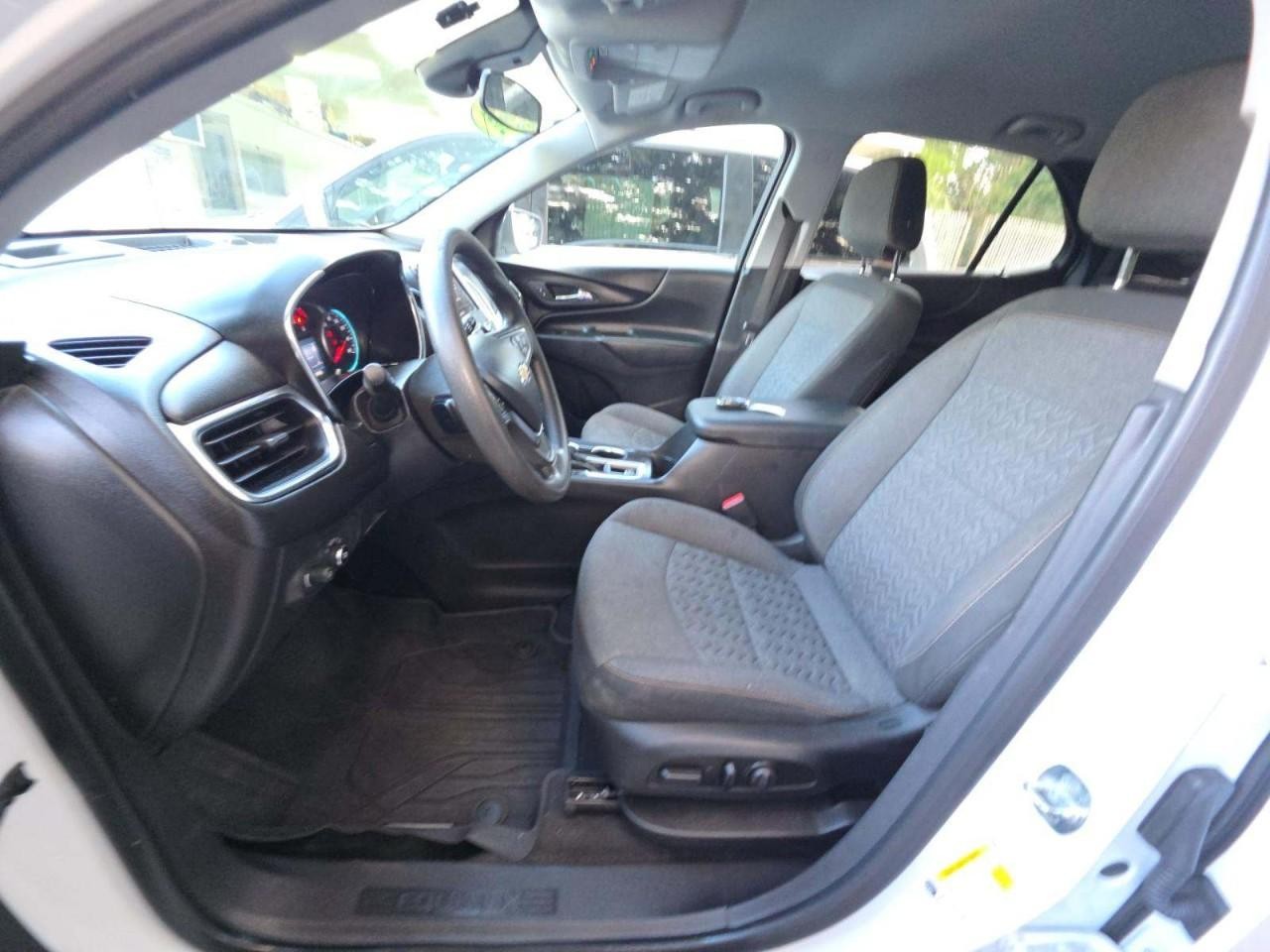 Chevrolet Equinox Vehicle Full-screen Gallery Image 05