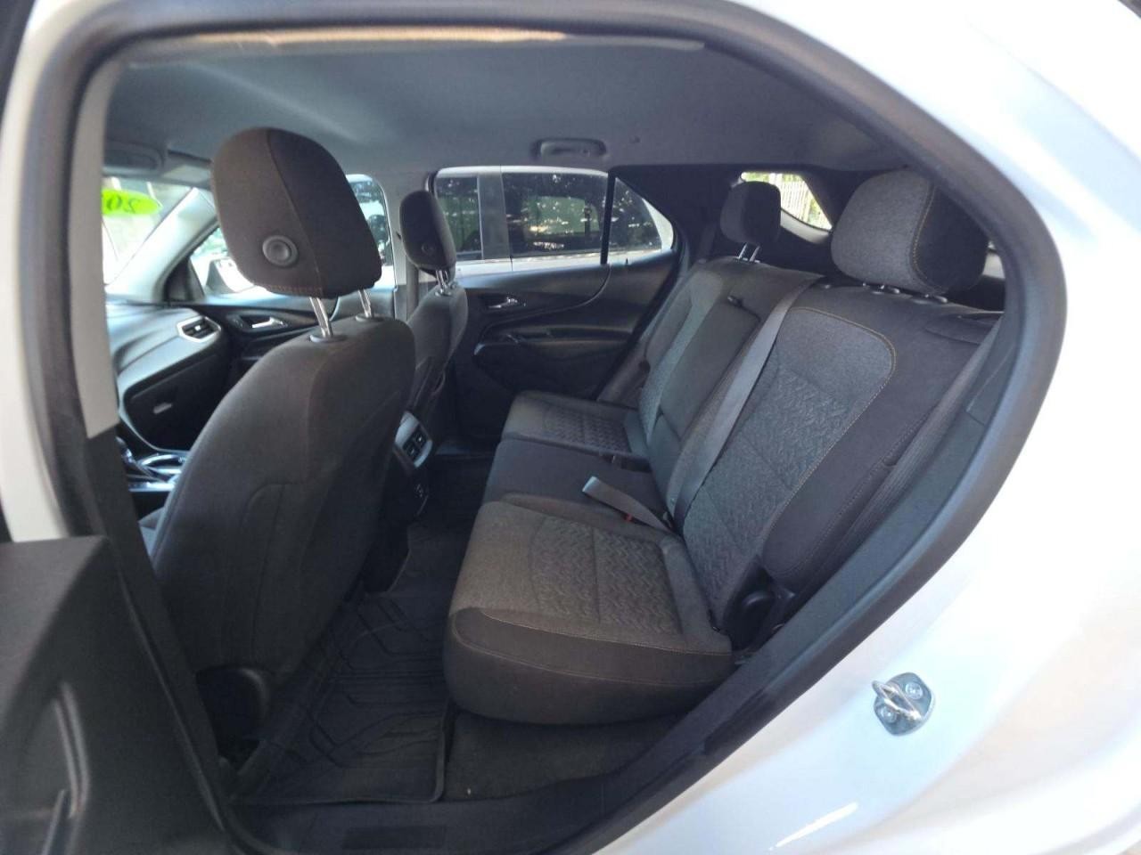 Chevrolet Equinox Vehicle Full-screen Gallery Image 10