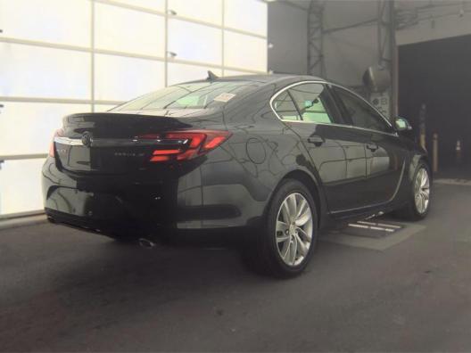 Buick Regal Vehicle Full-screen Gallery Image 04