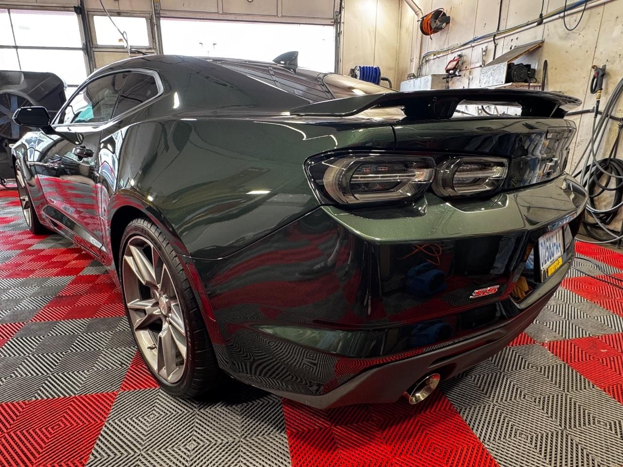 Chevrolet Camaro Vehicle Full-screen Gallery Image 05