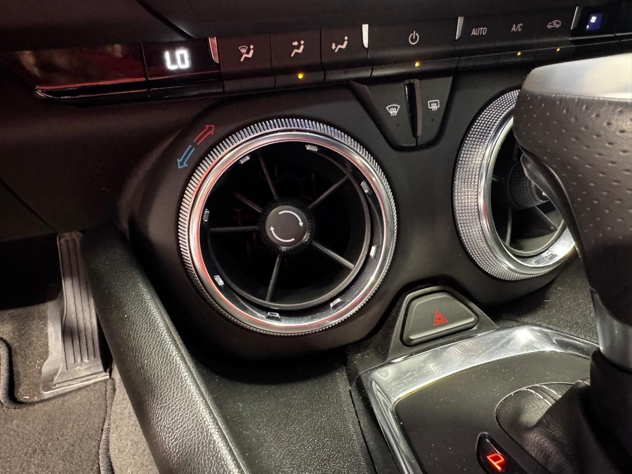 Chevrolet Camaro Vehicle Full-screen Gallery Image 19