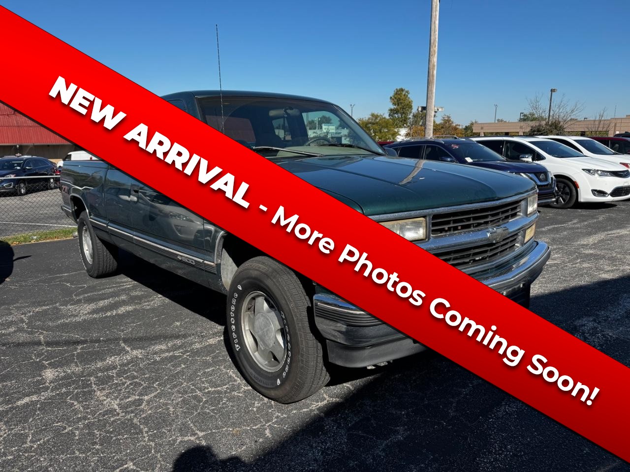 Chevrolet C/K 1500 Vehicle Full-screen Gallery Image 01