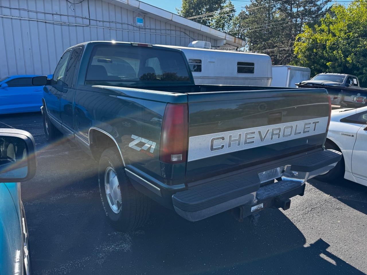 Chevrolet C/K 1500 Vehicle Full-screen Gallery Image 03