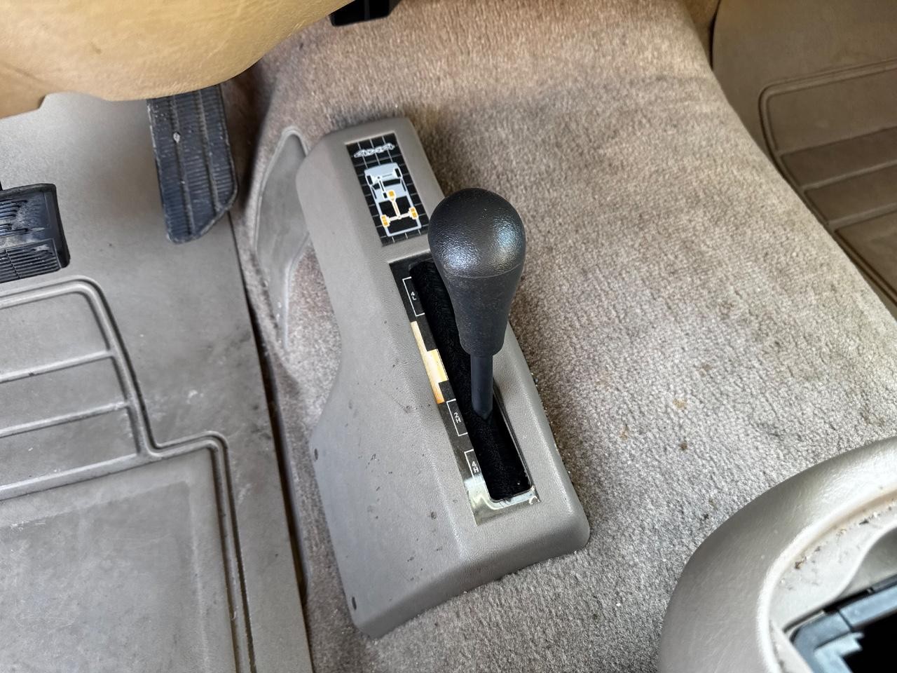 Chevrolet C/K 1500 Vehicle Full-screen Gallery Image 16