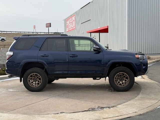 Toyota 4Runner Vehicle Full-screen Gallery Image 02
