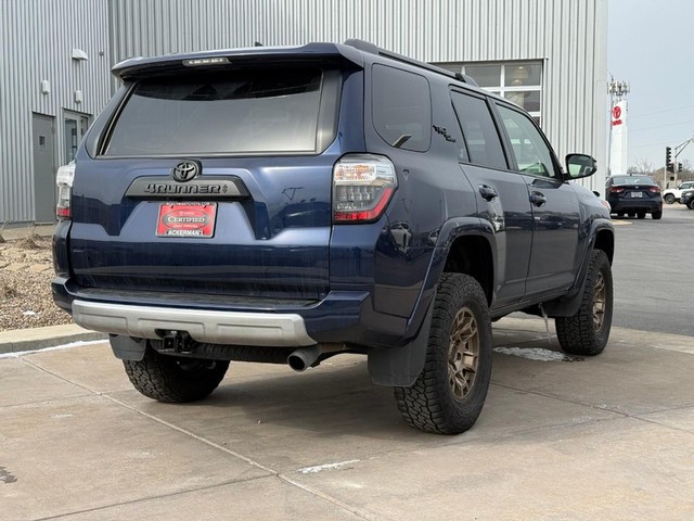 Toyota 4Runner Vehicle Full-screen Gallery Image 03