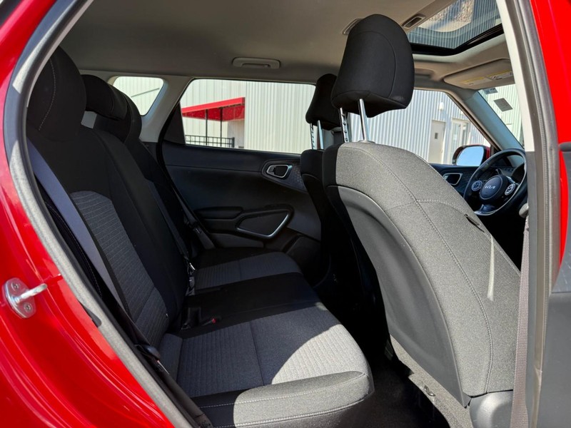 Kia Soul Vehicle Full-screen Gallery Image 11