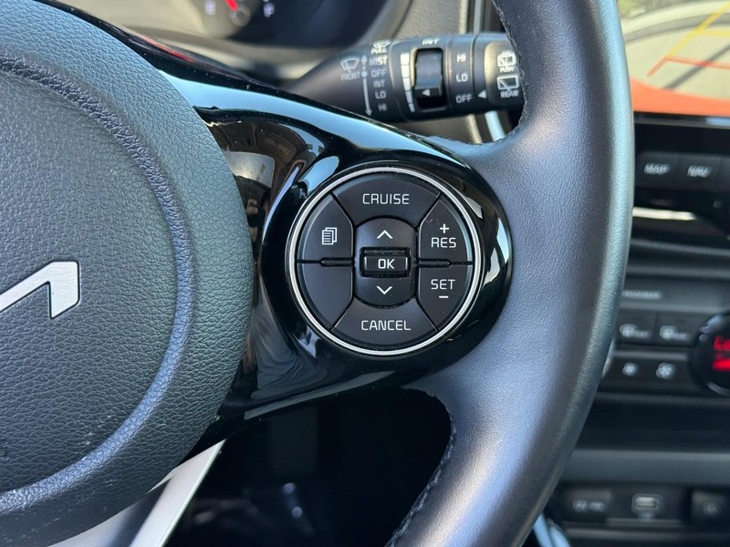 Kia Soul Vehicle Full-screen Gallery Image 21