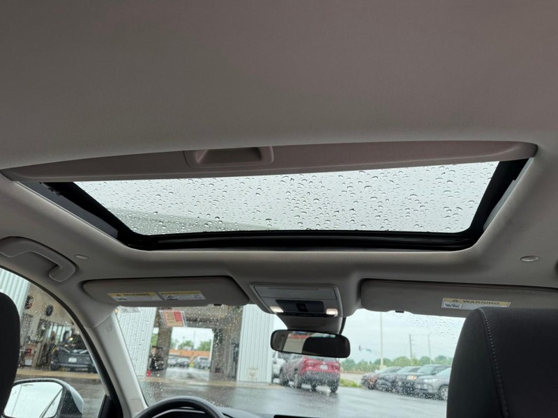 Honda CR-V Vehicle Full-screen Gallery Image 10