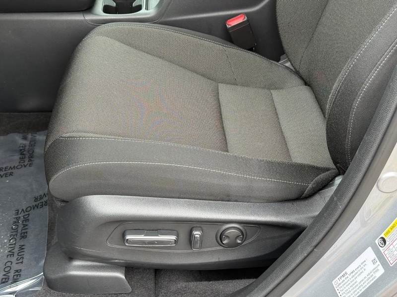 Honda CR-V Vehicle Full-screen Gallery Image 15