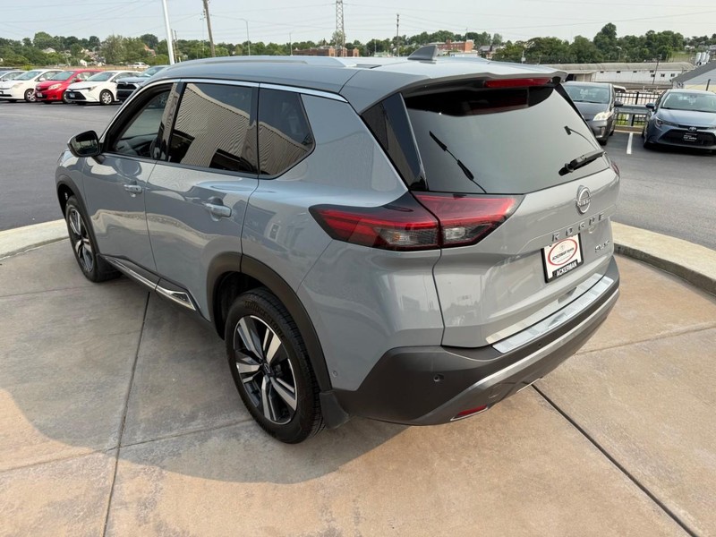 Nissan Rogue Vehicle Full-screen Gallery Image 06