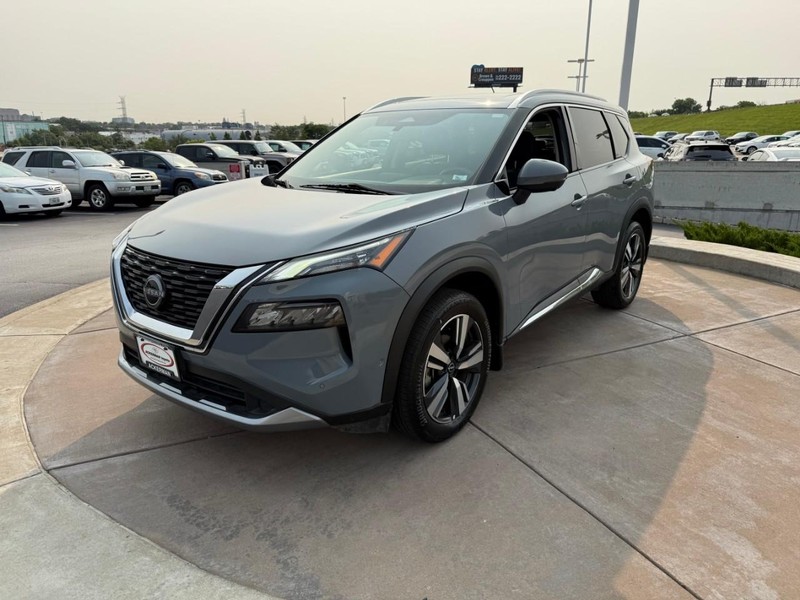 Nissan Rogue Vehicle Full-screen Gallery Image 11