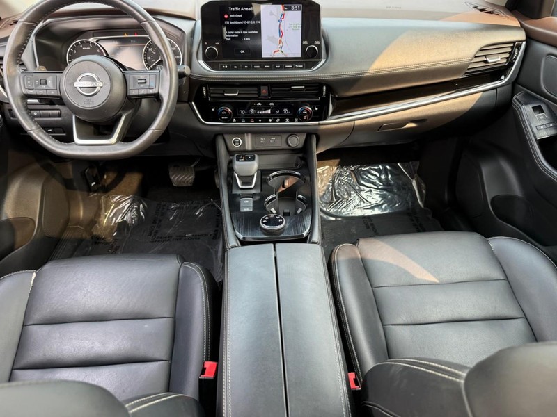 Nissan Rogue Vehicle Full-screen Gallery Image 14