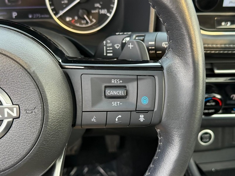 Nissan Rogue Vehicle Full-screen Gallery Image 24