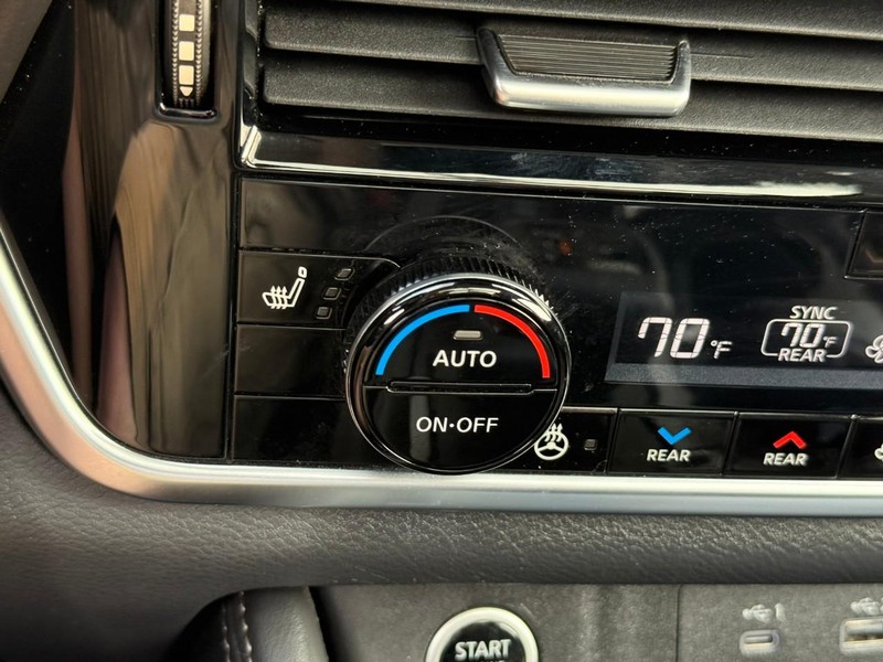 Nissan Rogue Vehicle Full-screen Gallery Image 26