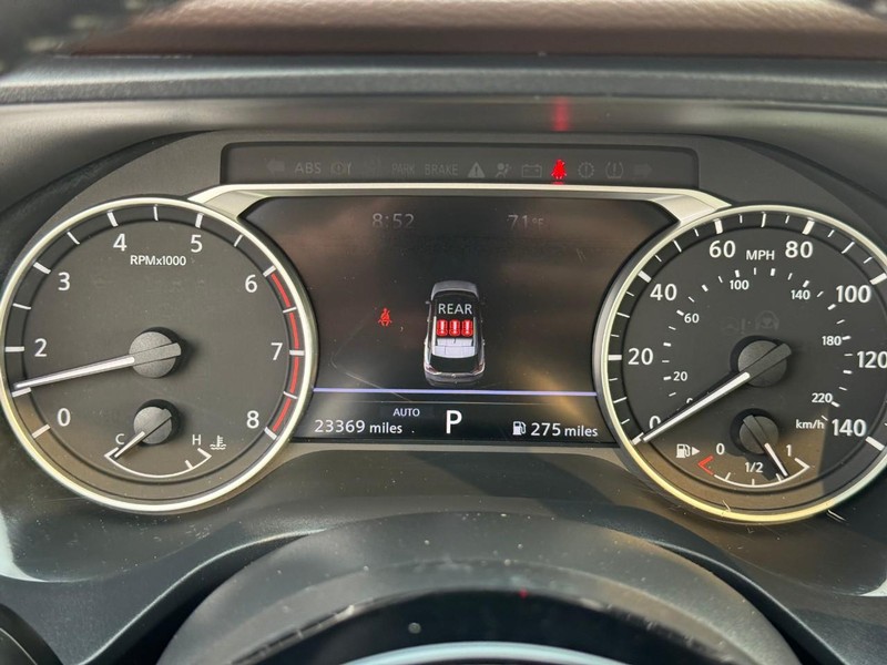 Nissan Rogue Vehicle Full-screen Gallery Image 27