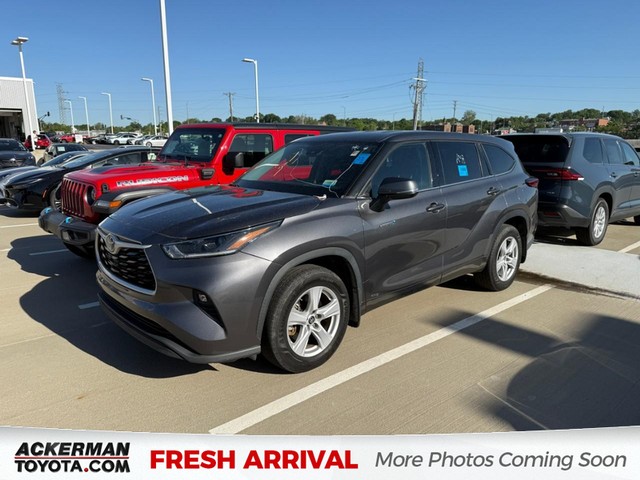 2021 Toyota Highlander Hybrid LE at Ackerman Toyota in St. Louis MO
