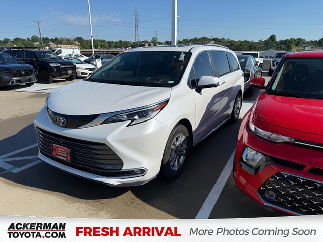 2023 Toyota Sienna Platinum at Ackerman Toyota in St. Louis MO