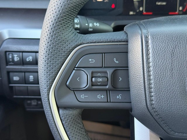 2025 Toyota Tacoma SR5 - Photo 16
