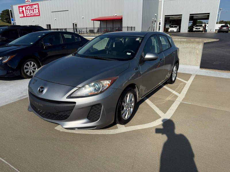 Mazda Mazda3 Hatchback Vehicle Full-screen Gallery Image 02