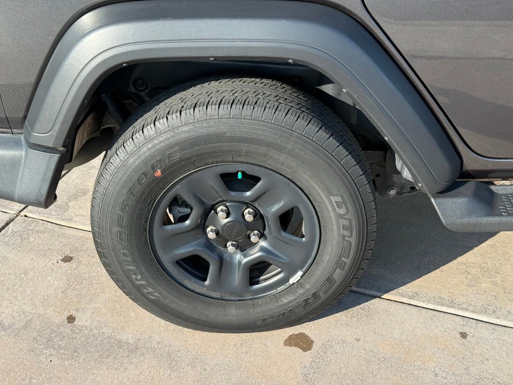 Jeep Wrangler Vehicle Full-screen Gallery Image 04