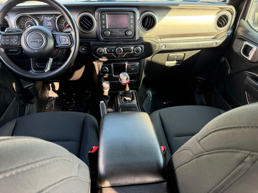 Jeep Wrangler Vehicle Full-screen Gallery Image 11