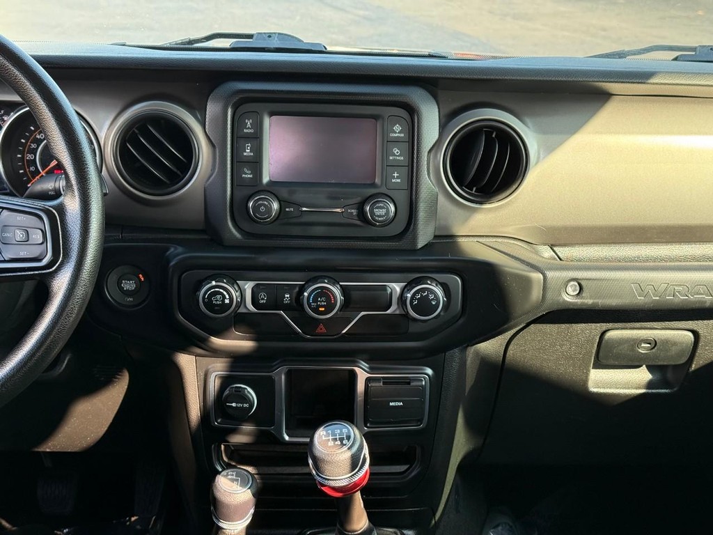 Jeep Wrangler Vehicle Full-screen Gallery Image 13