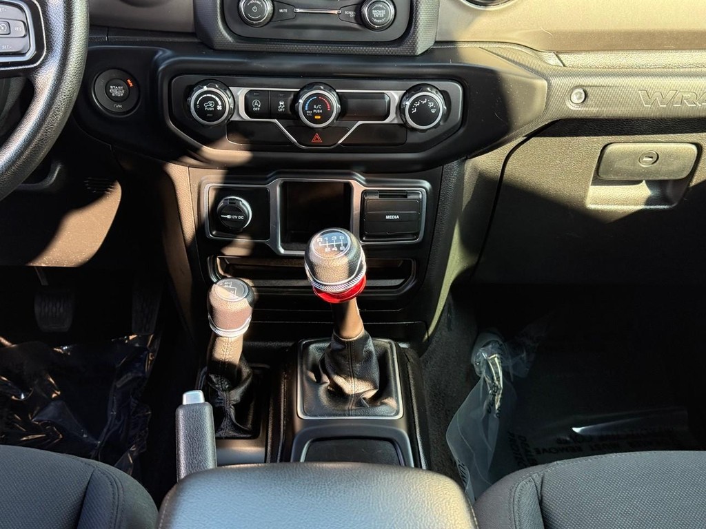 Jeep Wrangler Vehicle Full-screen Gallery Image 14