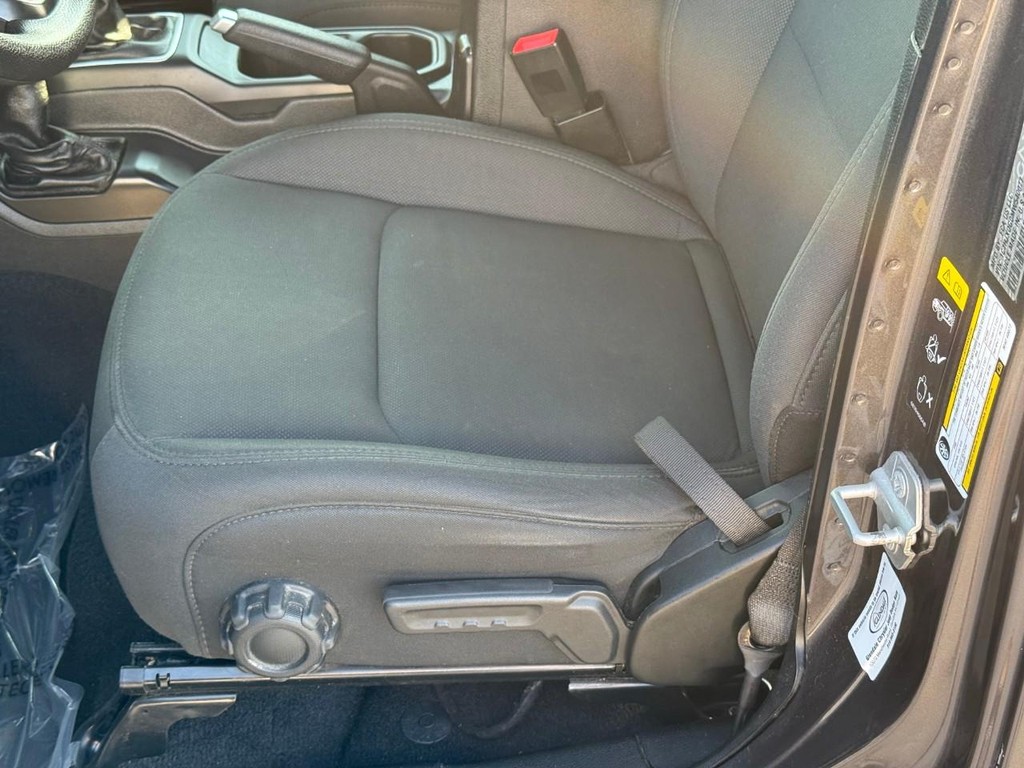 Jeep Wrangler Vehicle Full-screen Gallery Image 16