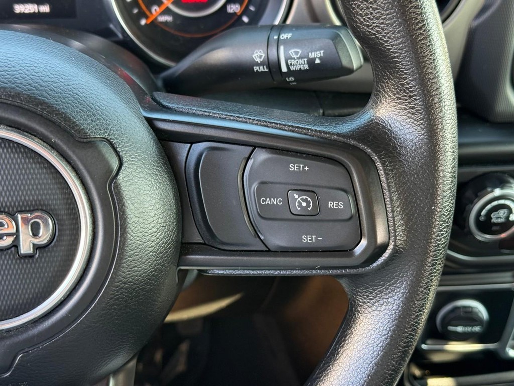 Jeep Wrangler Vehicle Full-screen Gallery Image 18