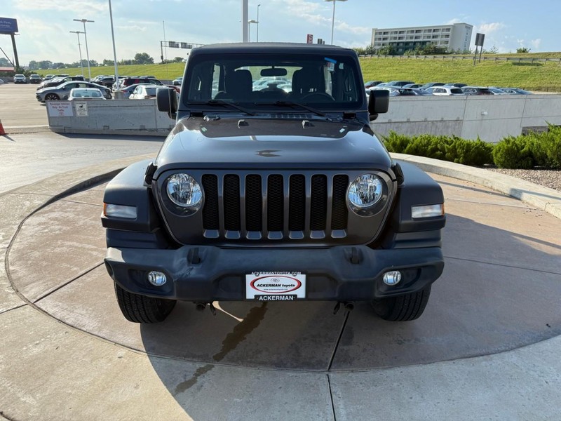 Jeep Wrangler Vehicle Full-screen Gallery Image 09