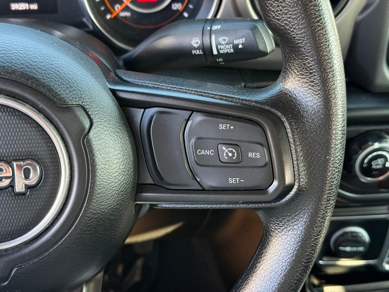 Jeep Wrangler Vehicle Full-screen Gallery Image 18